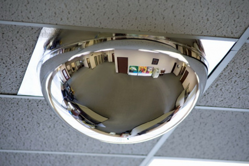 Зеркало для помещений купольное Ø 800 вид сбоку